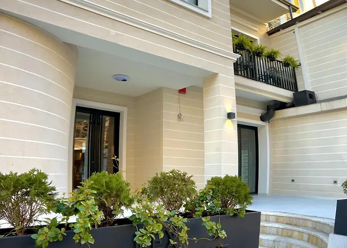 Rex Boutique Hotel *